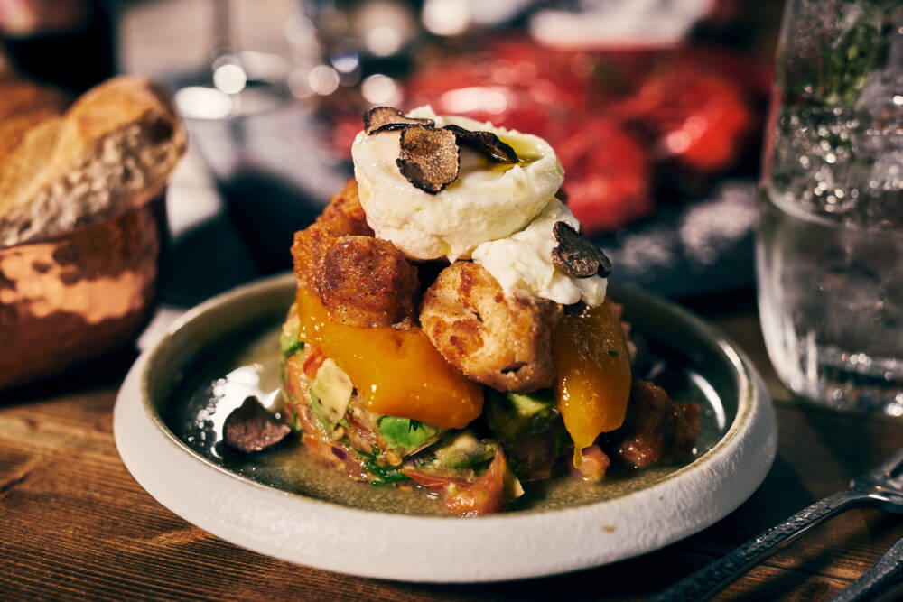 Im Claudio’s gibt es ansprechend angerichtete Tapas und eine große Auswahl / © Marc Sill