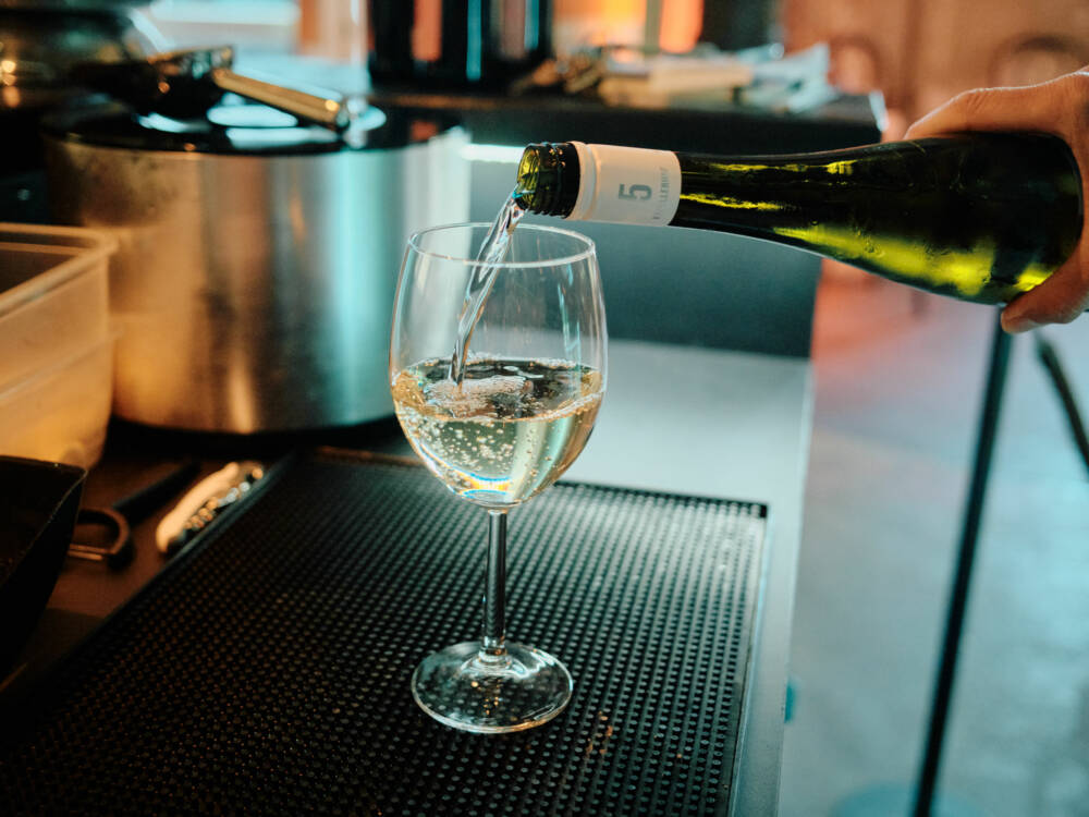 In der WG92 werden die Weine der Marke Kapellenhof 5 ausgeschenkt / ©Julia Marie Werner