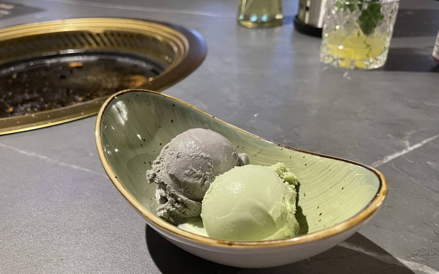 Neben klassischen asiatisch angehauchten Eissorten wie Sesam oder Mango, steht eine große Auswahl an Desserts zur Auswahl /©Alina Fedorova