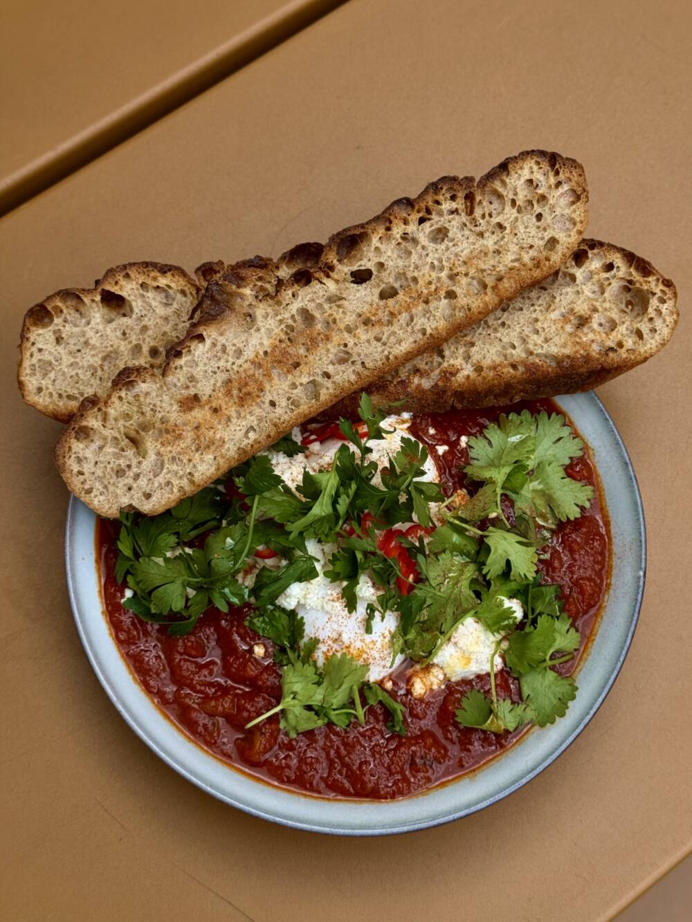 Shakshuka im Brunch Klub – Für Freunde eines deftigen Brunches ist das Berta gut geeignet / ©Berta Boozy Brunch Klub