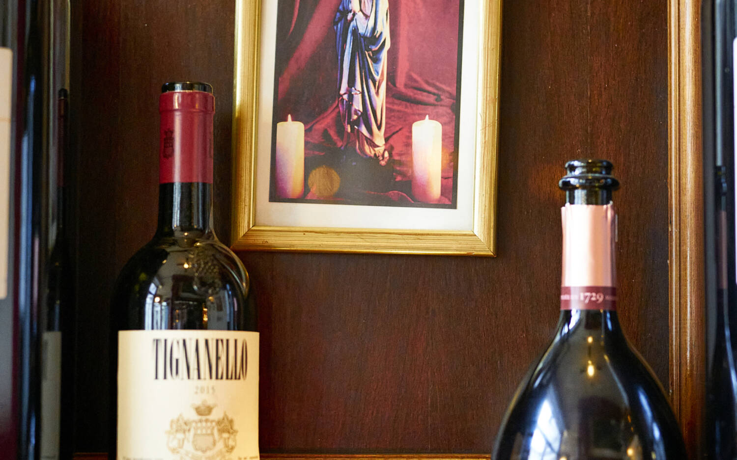 Wein dient hier nicht nur zur Dekoration, sondern vordergründig dem Genuss / ©Marc Sill