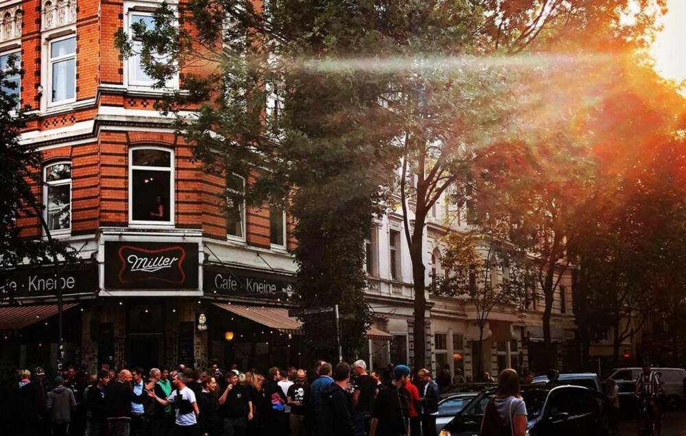 Wenn St. Pauli spielt, kann es im Miller gut voll werden / ©Café Miller