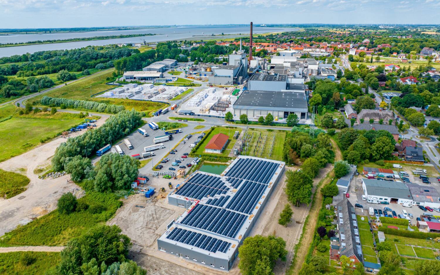 An der Elbe in Schleswig-Holstein ist eine der größten Garnelenfarmen Europas entstanden / © HanseGarnelen