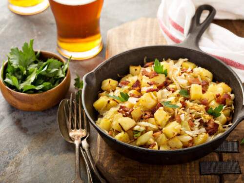 Bodenständige Küche in der Heide: Das Restaurant Acht Linden tischt Wohlfühl-Klassiker auf / ©Adobe Stock/fahrwasser
