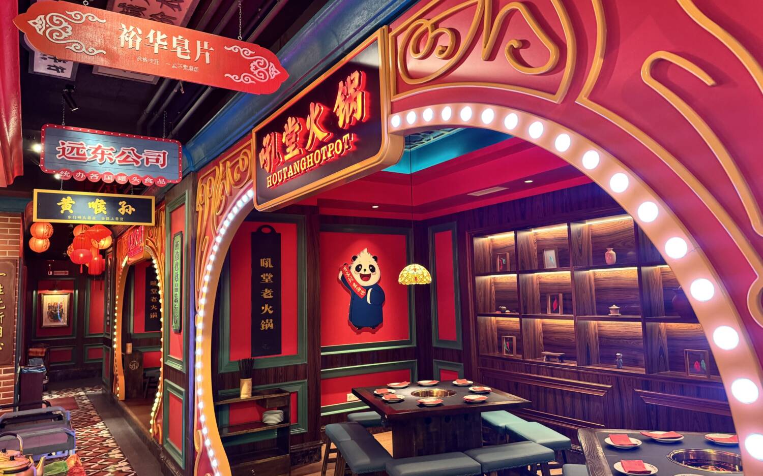 Bunt, hell, leuchtend: Bei Houtang Hotpot gilt das Motto „mehr ist mehr“ / ©Houtang Hotpot