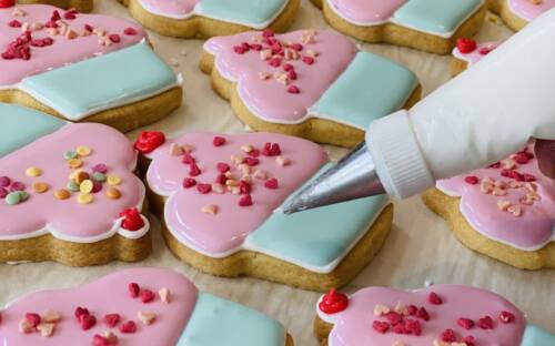 Bunte Kekse, üppige Torten oder ein süßes Buffet: Für die nächste Fete gibt es Angebot für alle – beispielsweise bei Henk und Henri in Eppendorf / ©Henk und Henri