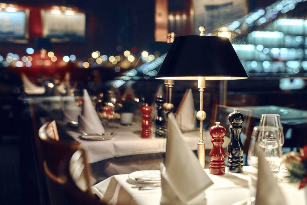 Das gediegene Fischereihafen Restaurant bietet Fisch und mehr/ ©Marc Sill