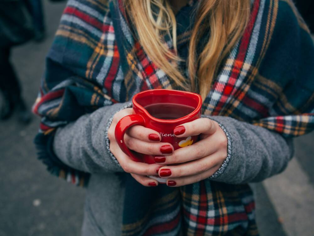 Das wird lecker! Glühwein-Hopping an der Elbe / ©Unsplash/Alisa Anton