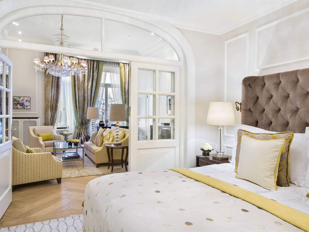 Das Vier Jahreszeiten ist Hamburgs erste Adresse, wenn es um Luxushotellerie geht / © Guido Leifhelm