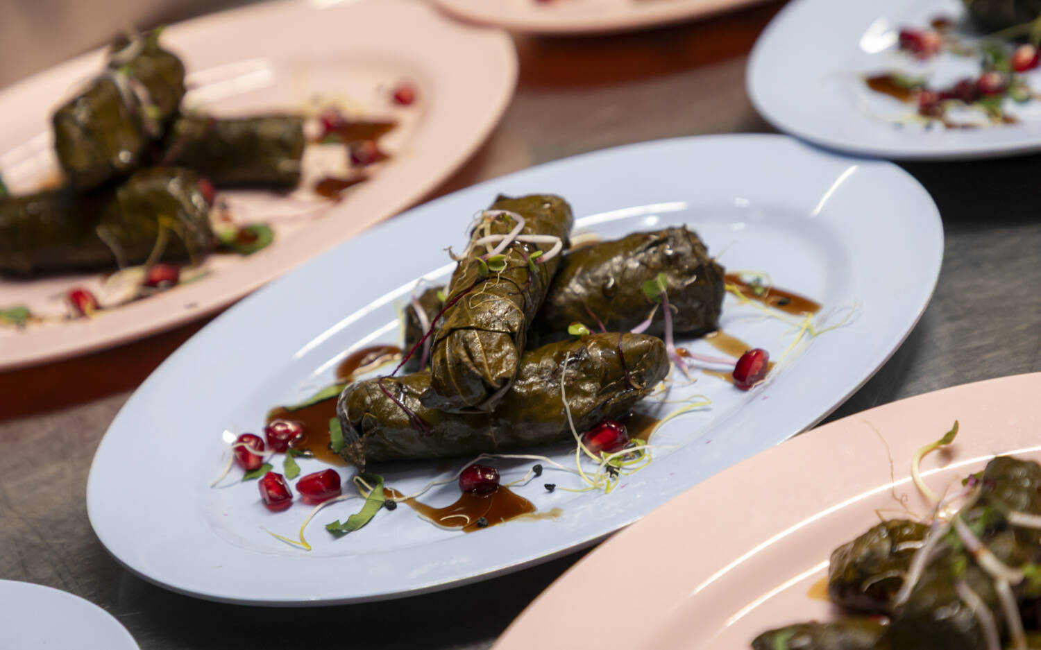 Die Weinblätter von Chickpeace sind ein angenehm leichter Zwischengang / ©Jan-Rasmus Lippels