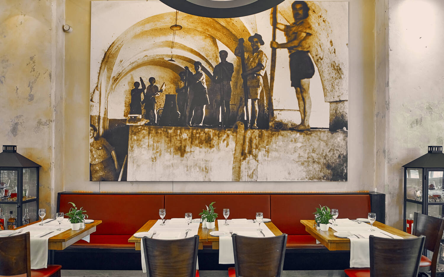 Egal ob Außenterrasse oder im Inneren, das Momento di … überzeugt durch italienische Klassiker mit asiatischem Touch / ©Marc Sill