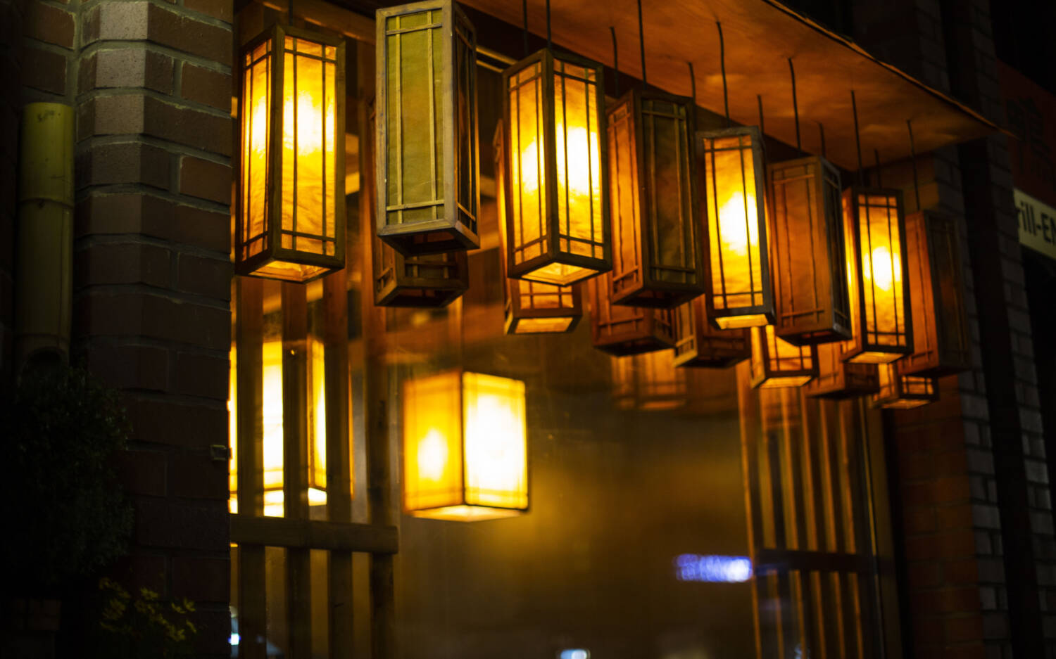 Ein unscheinbarer kleiner Laden zwischen Schneider und Büros: Das Ramen-Restaurant in der Altstadt liegt versteckt / ©The Ramen