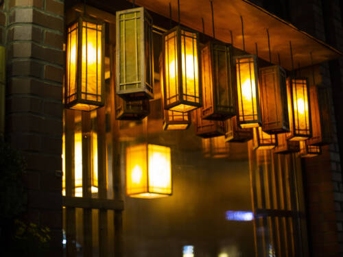 Ein unscheinbarer kleiner Laden zwischen Schneider und Büros: Das Ramen-Restaurant in der Altstadt liegt versteckt / ©The Ramen
