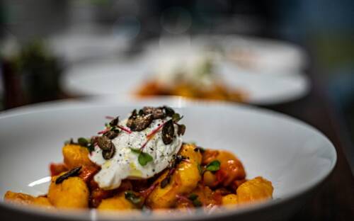 Elegante, regionale Küche gibt’s im Rottorfer Restaurant Zur Linde / ©Unsplash/Stefan Schauberger 