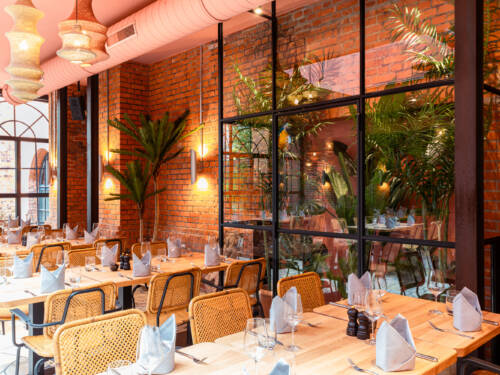 Feiern in lässigem Ambiente geht in vielen Hamburger Hotels. Wie etwa im Wintergarten des Gastwerk Hotels / ©Gastwerk Hotel Hamburg 