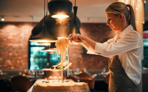 Findet die Balance zwischen Kreativität und klassischer Handwerkskunst: das Mangold im Gastwerk / ©Gastwerk Hotel Hamburg