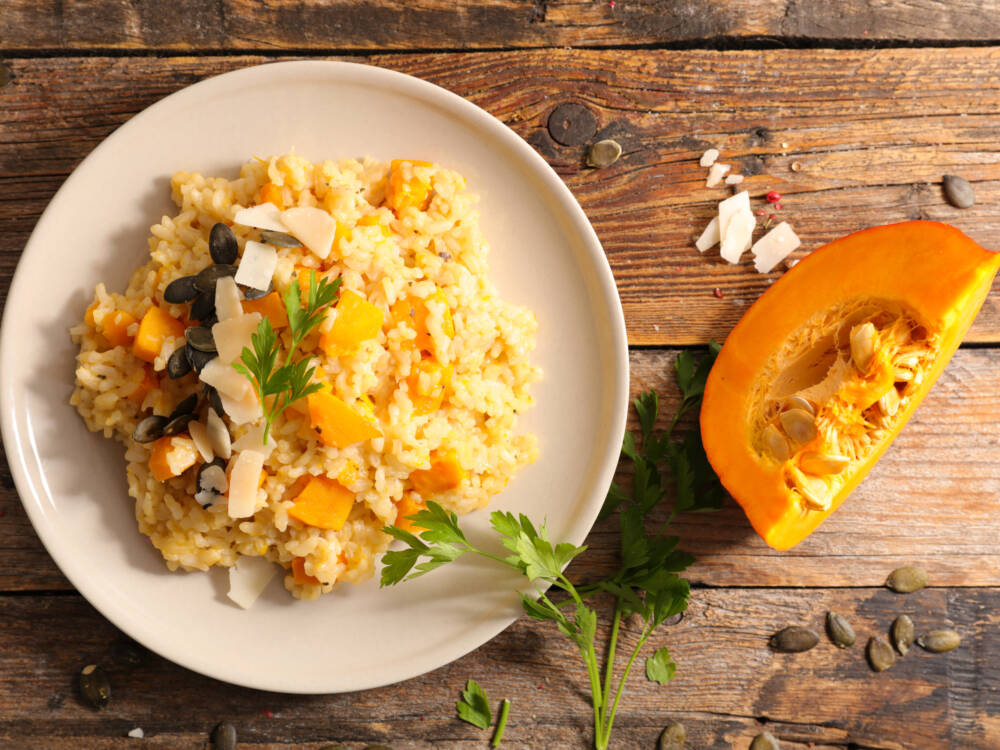 Heimelige Küche in der Tangstedter Mühle: Das Kürbisrisotto mit Wolfsbarschfilet kann prompt überzeugen / ©Adobe Stock/M.studio