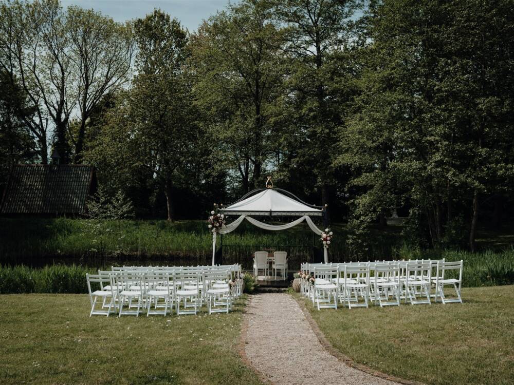Hochzeit im Grünen: Die Alte Ziegelei bietet eine Traumlocation für Hochzeiten / ©Oliver und Nicole Fotografie