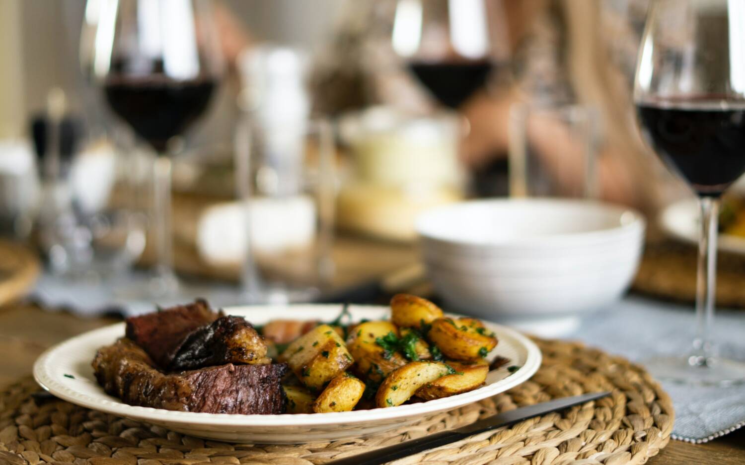 Im Dubrovnik gibt es zum Essen passende Weine von der kroatischen Adriaküste / ©Unsplash/Paul Einerhand