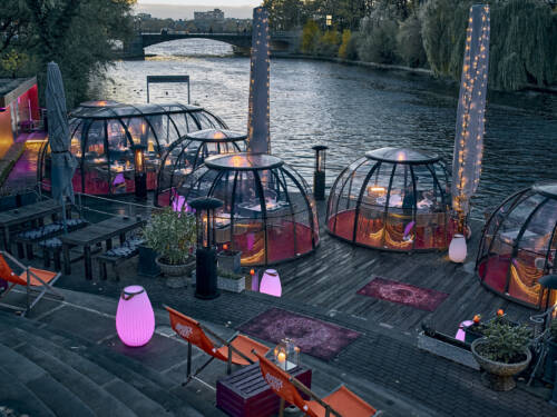 Im Sommer unter großen Schirmen, im Winter unter Glaskugeln: Die Spanische Treppe hat einen ganz besonderen Charme / ©Marc Sill 