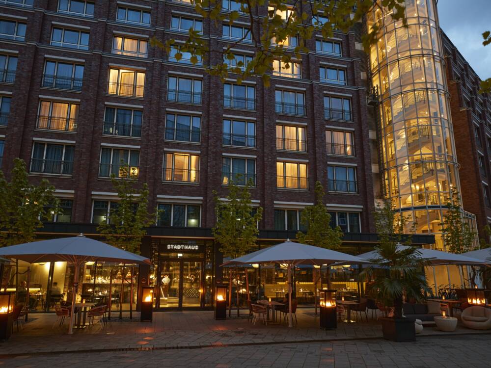 Im Stadthaus ist der offene Grill Star des Restaurants. Doch die Karte kann viel mehr als Burger / ©Steigenberger Hotel GmbH