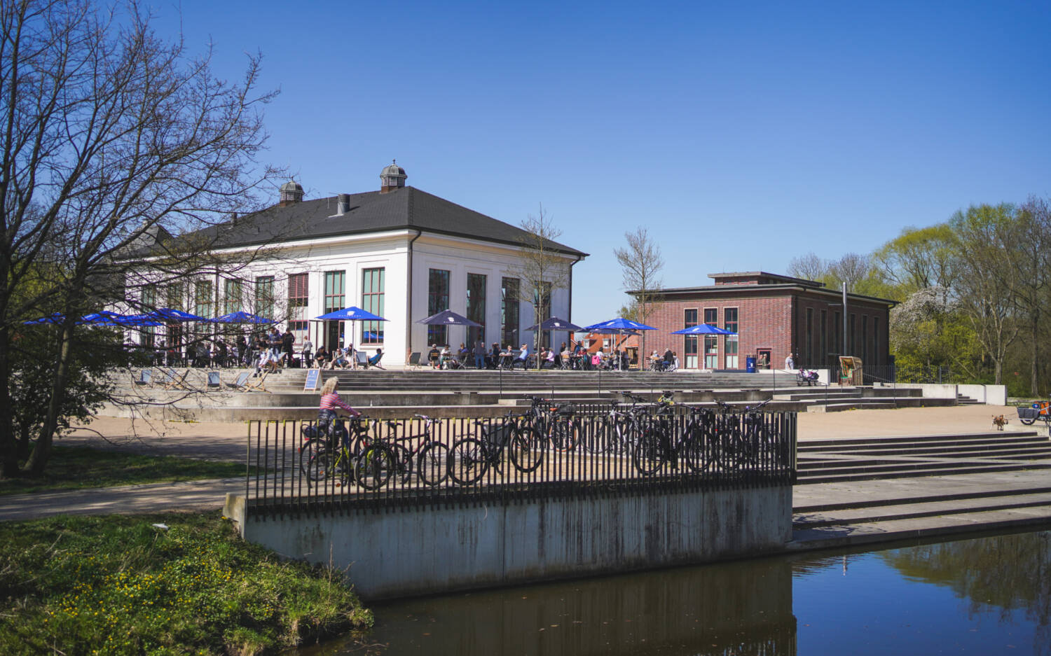 Im Wilhelmsburger Inselpark bietet das Wasserwerk einen Ort für Veranstaltungen jeder Art / ©challigrafie