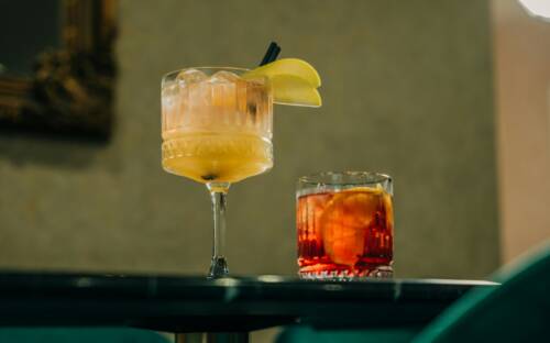 In der Toast Bar liegt der Fokus auf Spritz: Hier, am Neuen Pferdemarkt, trinkt man auf dem Bürgersteig / ©Unsplash/Francesco Liotto