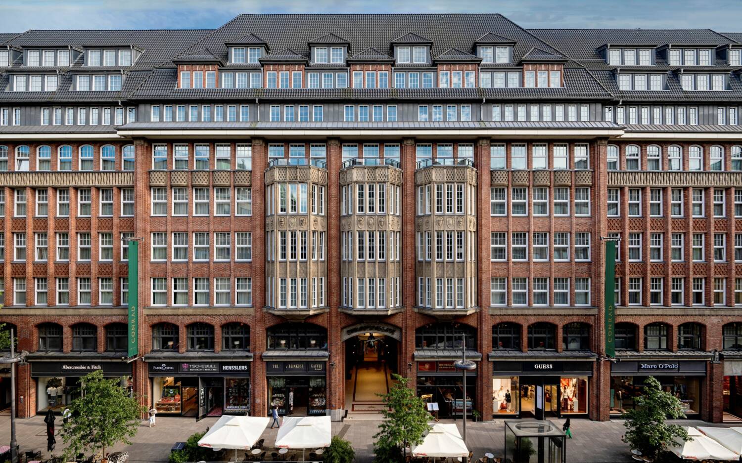 In dem traditionsreichen Levantehaus befindet sich seit Sommer 2025 das Conrad Hotel / ©Conrad Hamburg