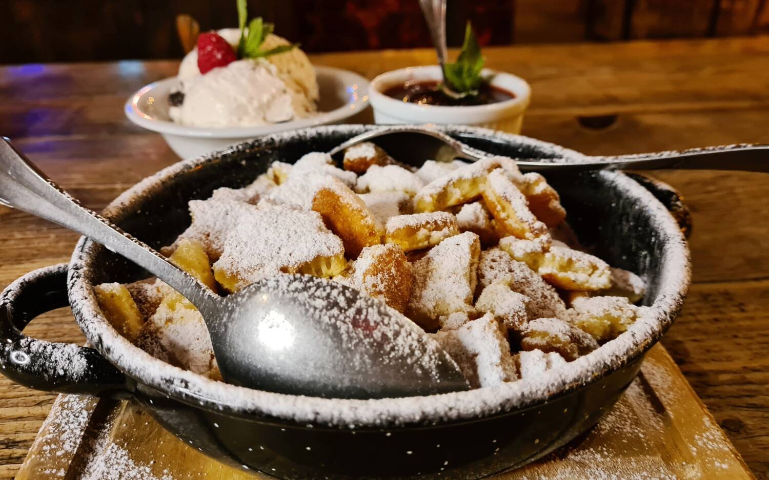 Köstliches aus der Küche: Für die Wintermonate steht auch Kaiserschmarrn auf der Speisekarte / ©StrandPauli Lydia Stach