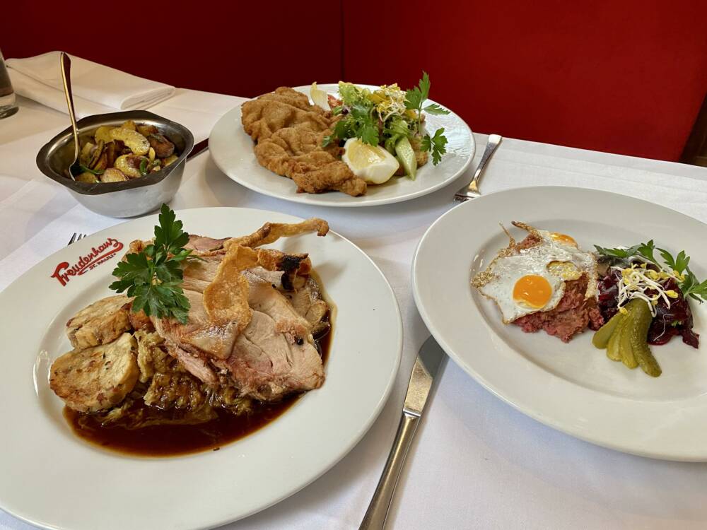 Mit deftiger Hausmannskost überzeugt das Freudenhaus auf dem Kiez / ©Jasmin Tran