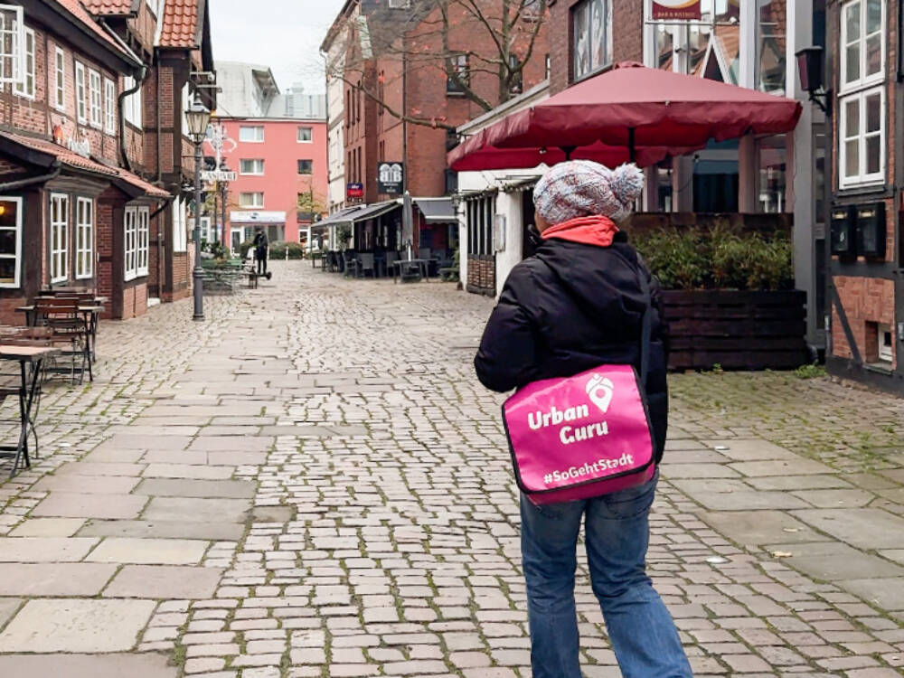 Mit den Tourguides durch die historischen Gassen Harburgs: Im April 2026 startet eine neue Sonntagsbraten-Tour / ©Johanna Sprave