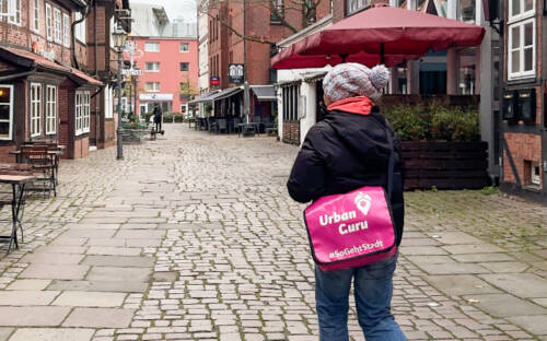 Mit den Tourguides durch die historischen Gassen Harburgs: Im April 2026 startet eine neue Sonntagsbraten-Tour / ©Johanna Sprave