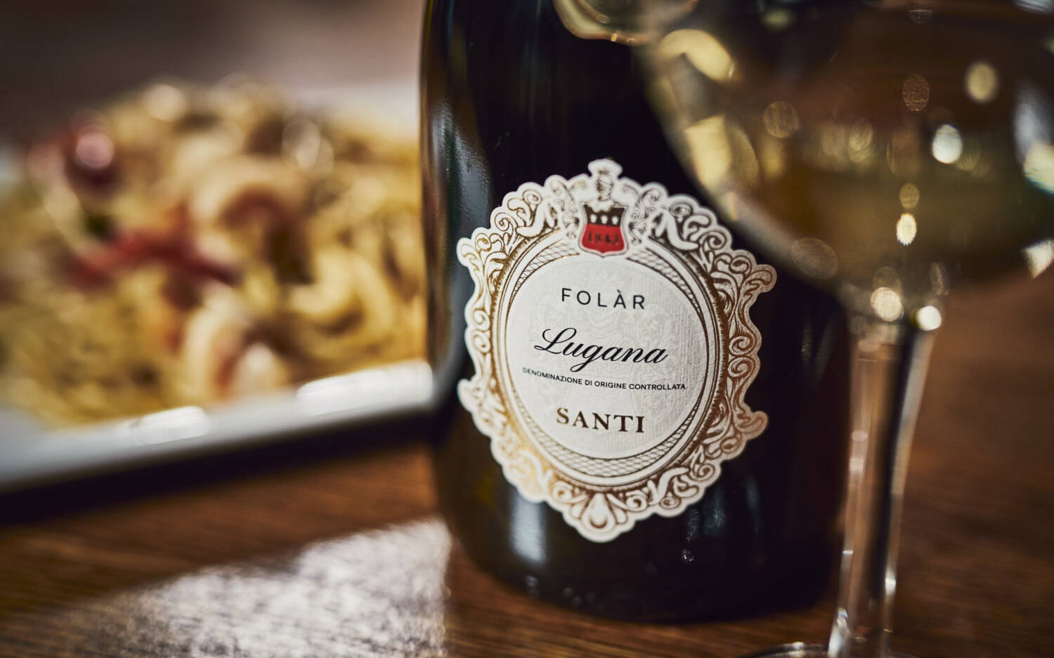 Neben der Vielzahl an köstlichen Gerichten darf auch eine gute Weinbegleitung nicht fehlen / ©Marc Sill 