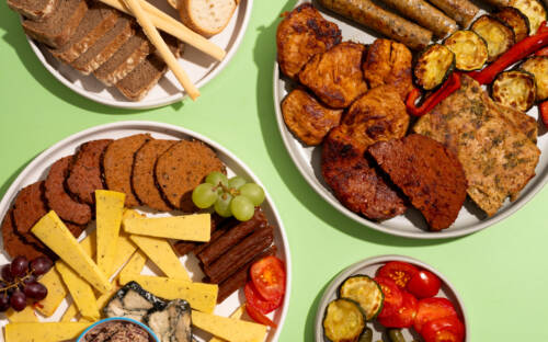 Ob gemütliche Familienfeier oder großes Firmen-Event: veganes Catering kommt in Hamburg an – wie etwa von Die Vegane Fleischerei / ©Die Vegane Fleischerei