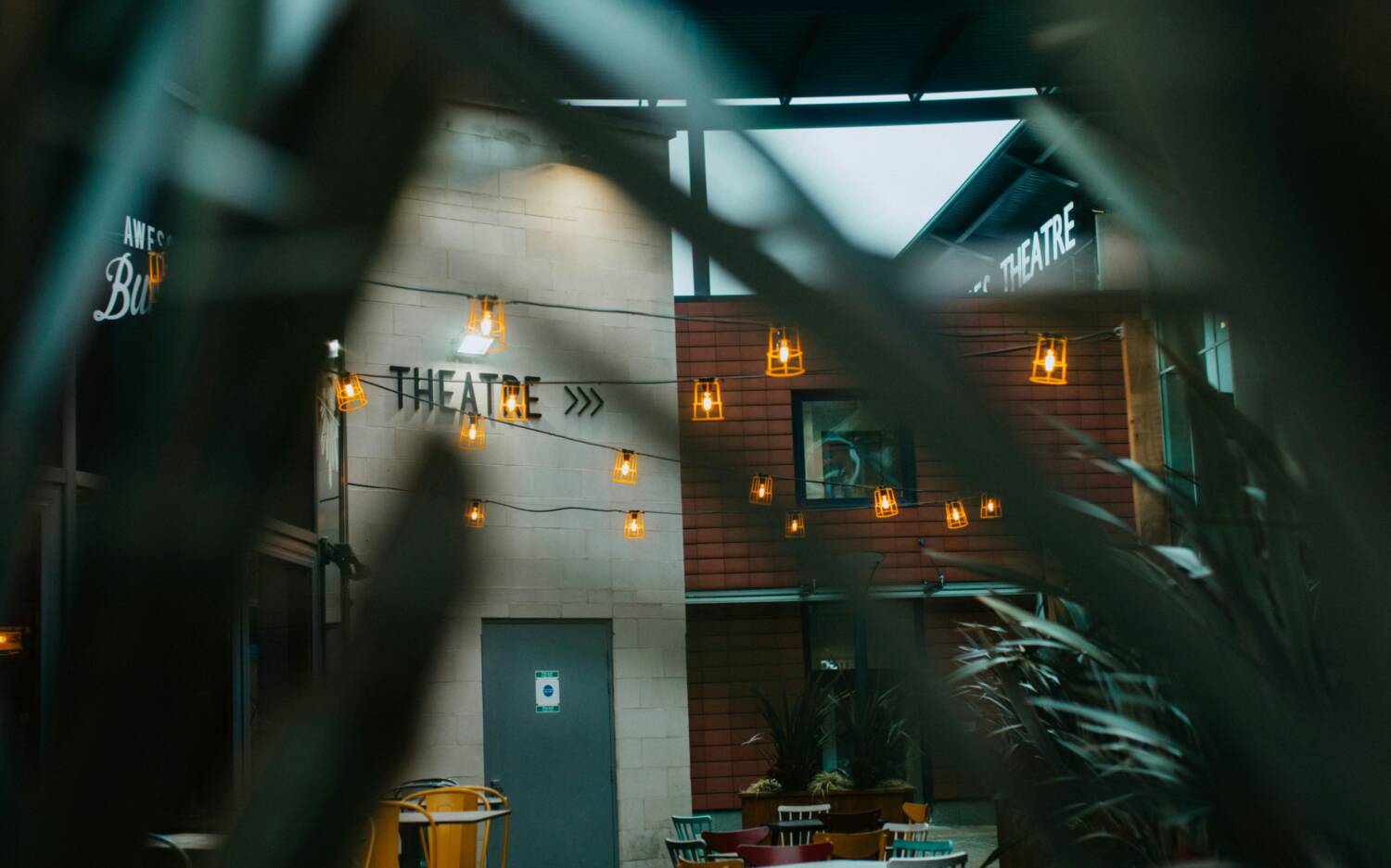 Perfekt für eine kreative Pause: Das neue Café im Ernst Deutsch Theater / ©Unsplash/Daniel James