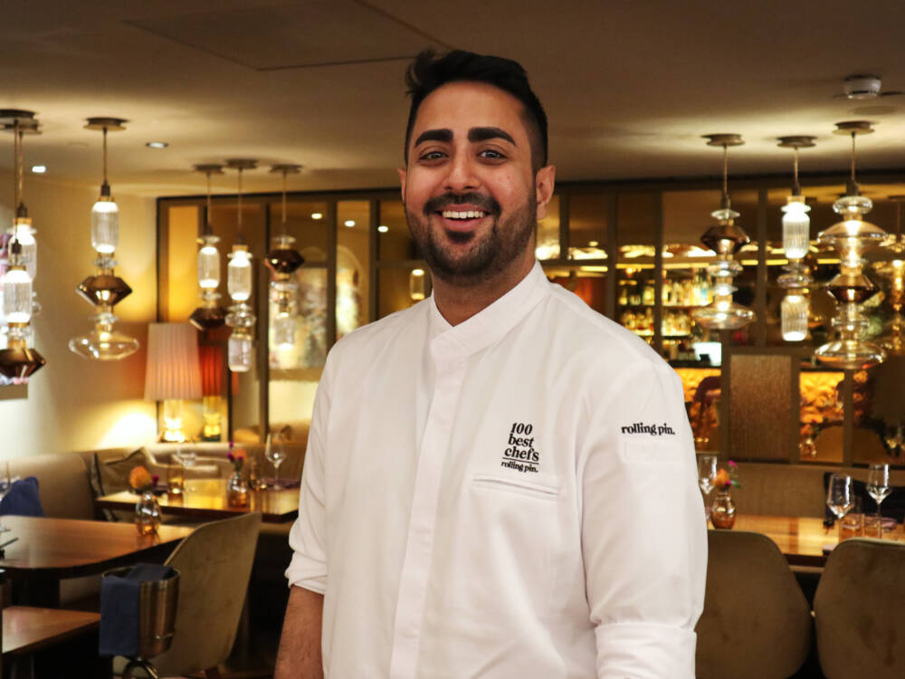 Seit April 2025 ist der 27-jährige Vishal Kapoor Küchenchef im Nikkei Nine und kann sich bereits zu den Top 100 Köchen Deutschlands zählen / ©Alina Fedorova