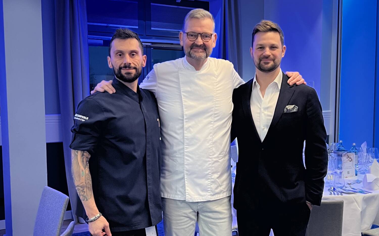 SHGF 2025 in Büsum: Spitzenkoch Thomas Martin (m.) vom Hotel Louis C. Jacob mit Küchenchef Gio Murgia (l.) und Hotelchef David Schneider (r.) von der Küstenperle. /©Küstenperle