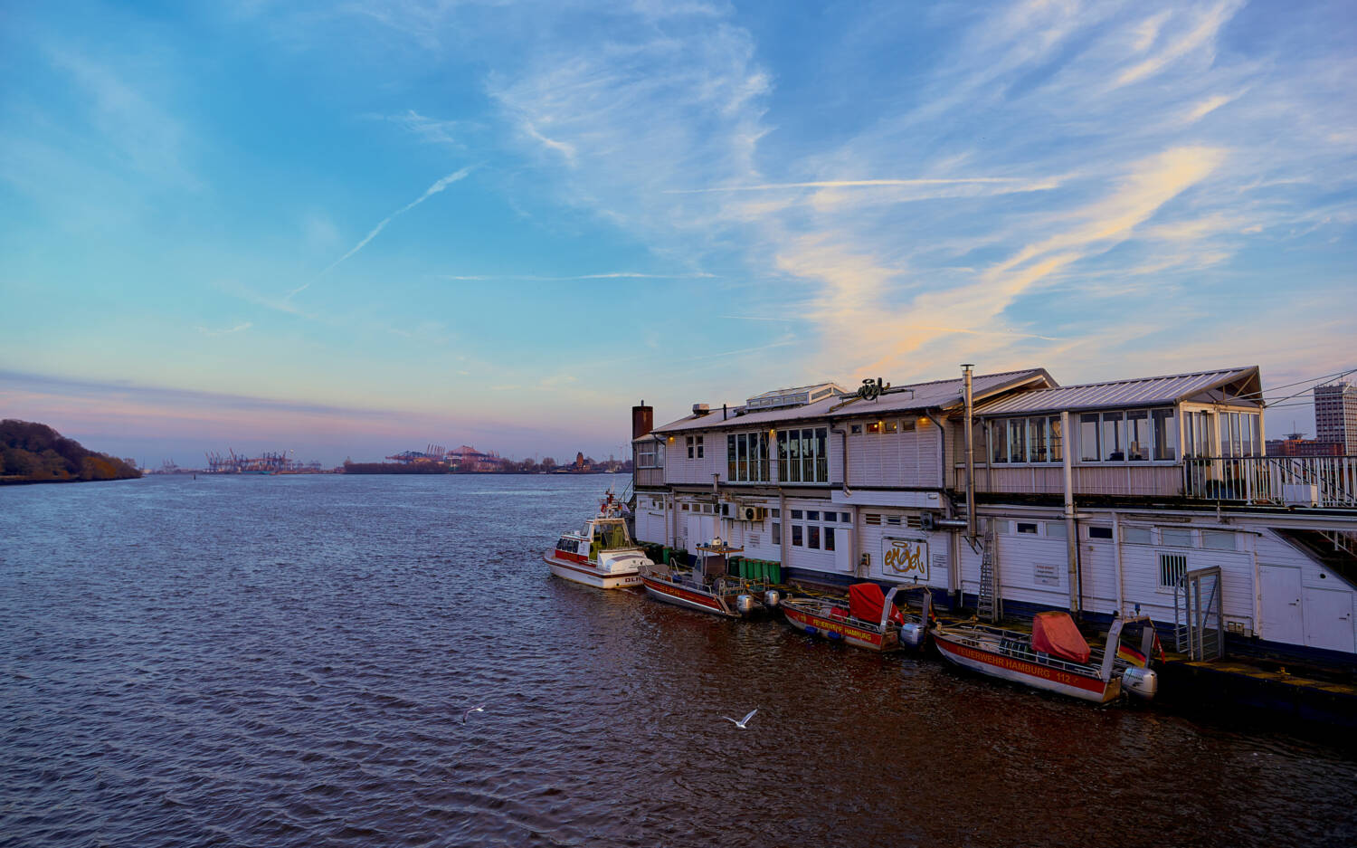 Szenisches Dinner: Das Restaurant Engel befindet sich auf dem Fähranleger Teufelsbrück vor Nienstedten / ©Marc Sill