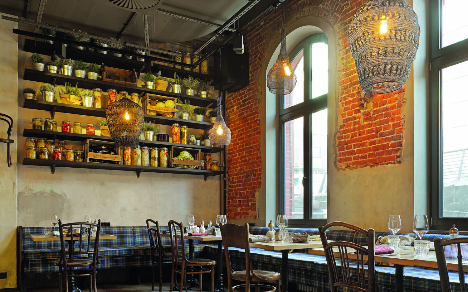 Tel-Aviv-Vibes in der HafenCity: Im Neni sitzt man lässig und gemütlich / ©Neni