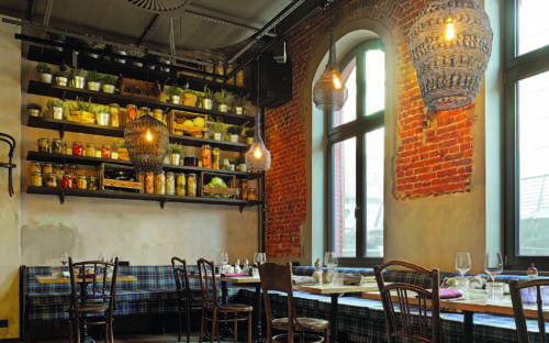 Tel-Aviv-Vibes in der HafenCity: Im Neni sitzt man lässig und gemütlich / ©Neni