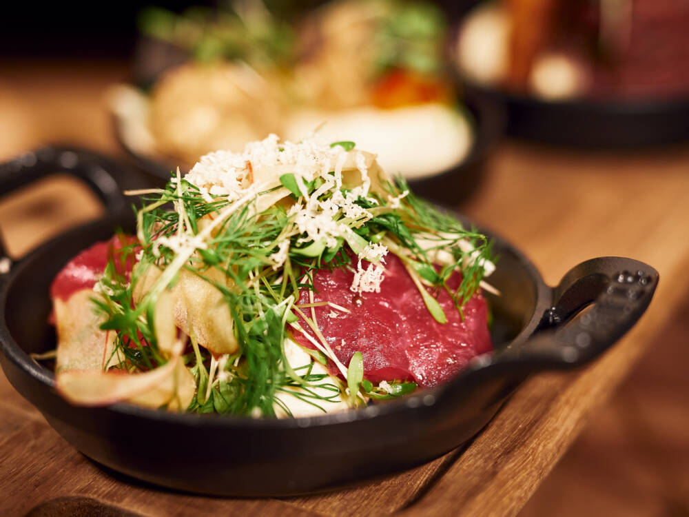 Tolle Kompositionen und (überwiegend) regionale Küche mit Einflüssen aus aller Welt: das Herzstück in Eimsbüttel / ©Marc Sill