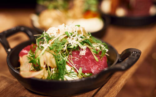 Tolle Kompositionen und (überwiegend) regionale Küche mit Einflüssen aus aller Welt: das Herzstück in Eimsbüttel / ©Marc Sill