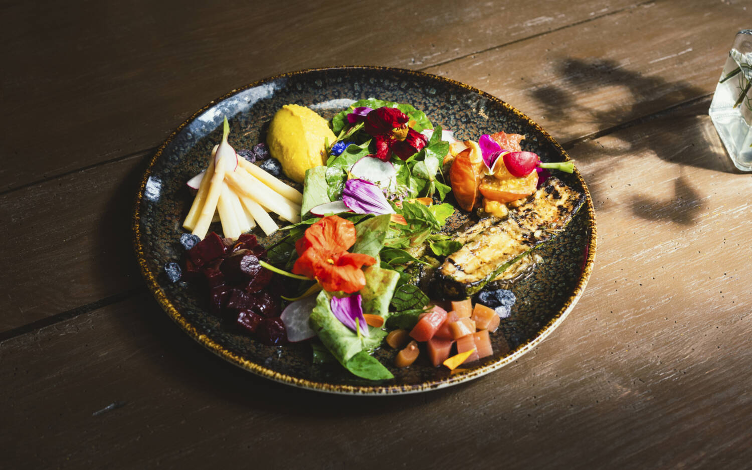 Trägt das Bioland-Gold-Siegel: Im Zur Erholung wird so viel wie selbst möglich hergestellt, die Produkte von Partnern aus der Region bezogen / ©Julia Schumacher)