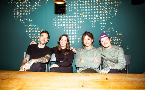 v. l. n. r.: Sommelier Tobi Beck, Sommelière Leni Knoll, die neue Küchenchefin Laura Kierse und Jo Riffelmacher versorgen im Salt & Silver Restaurant die Gäste / ©Salt & Silver