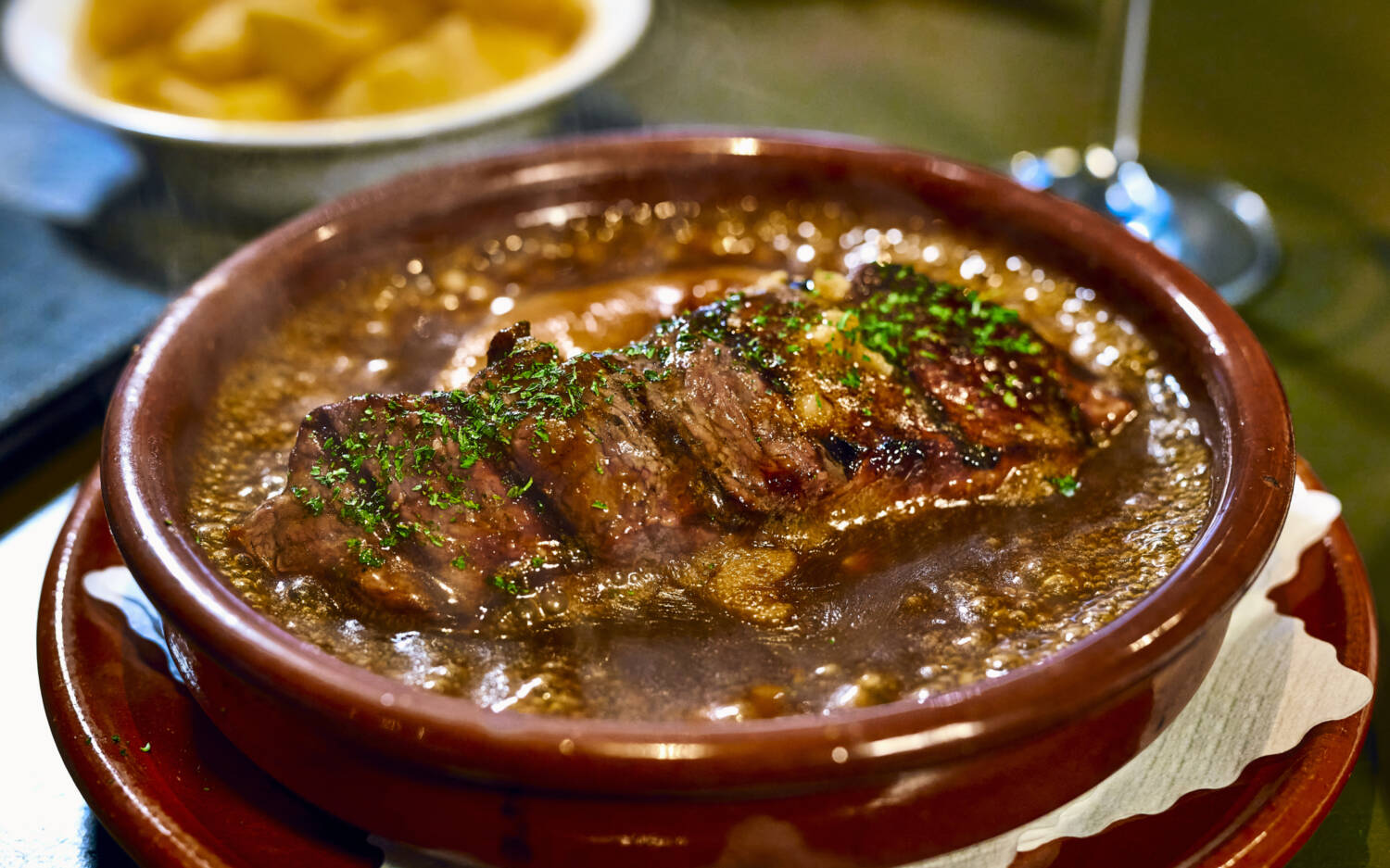 Vorweg kann man sich im Beira Rio ganz klassisch durch verschiedene Tapas nach Art des Hauses probieren / ©Marc Sill