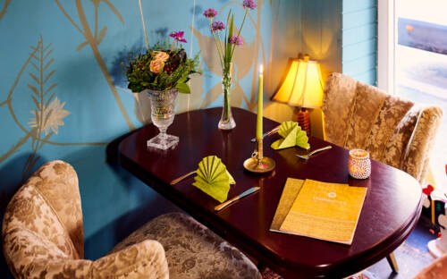 Wer sich nicht an dem kitschigen, hippie-esken Interieur stört, findet im Mahadosa tolle vegane und vegetarische Küche / ©Marc Sill