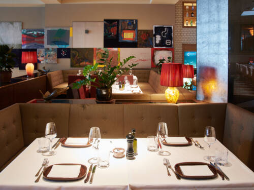 Das Grill Royal an der Binnenalster schafft es, Luxus, Handwerk und Lässigkeit miteinander zu verbinden / ©Robin Kranz & Volker Hobl