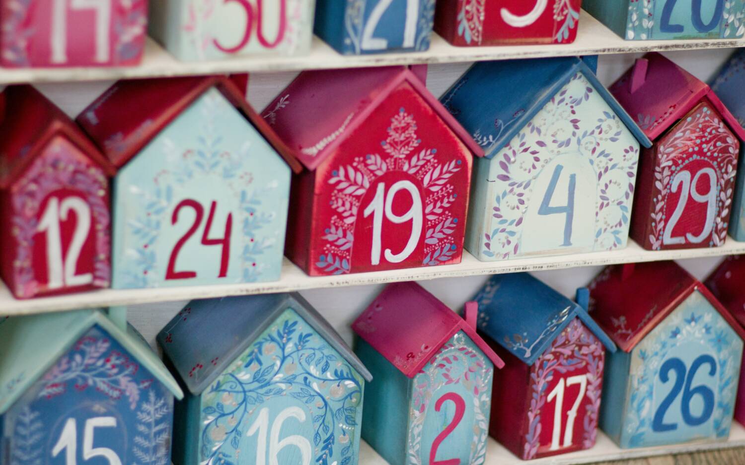 Der Genuss-Guide Adventskalender 2024 hält 24 Türchen mit genussvollen Gewinnen bereit /©Unsplash/Elena Mozhvilo
