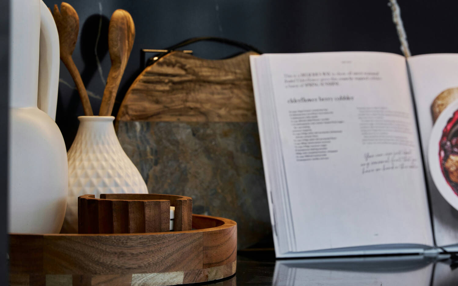 Einfach mal Neues ausprobieren: Diese Kochbücher machen Lust aufs  Nachkochen! / ©Unsplash/Panos Katsigiannis