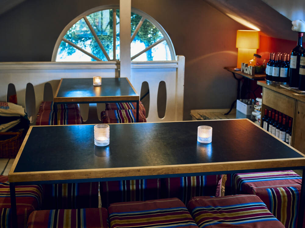 Gemütliche Atmosphäre auf zwei Stockwerken: Im Tapas Filón verbringt man gerne eine langen Abend mit Freunden / ©Marc Sill